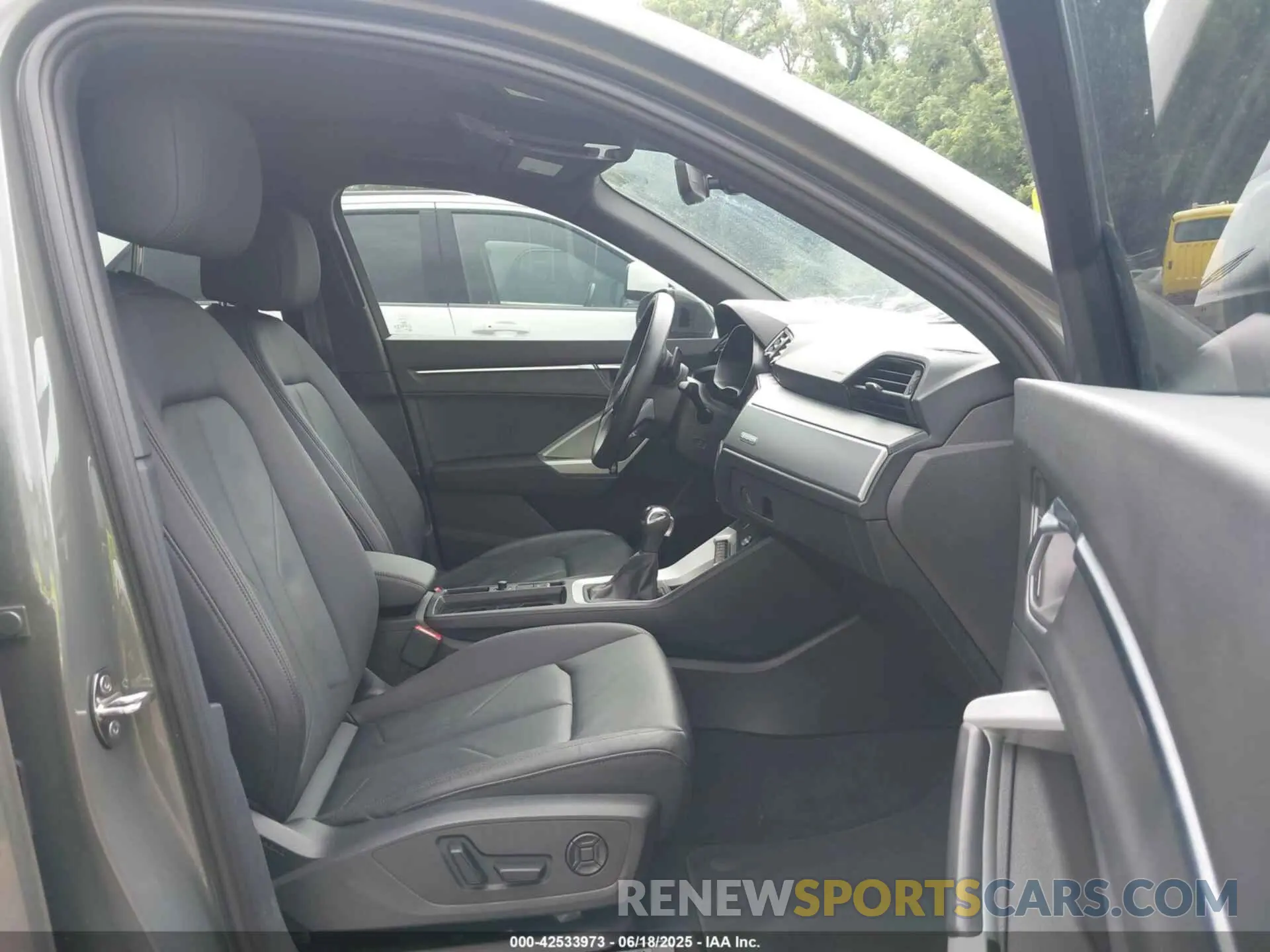 5 Photograph of a damaged car WA1DECF34N1026117 AUDI Q3 2022