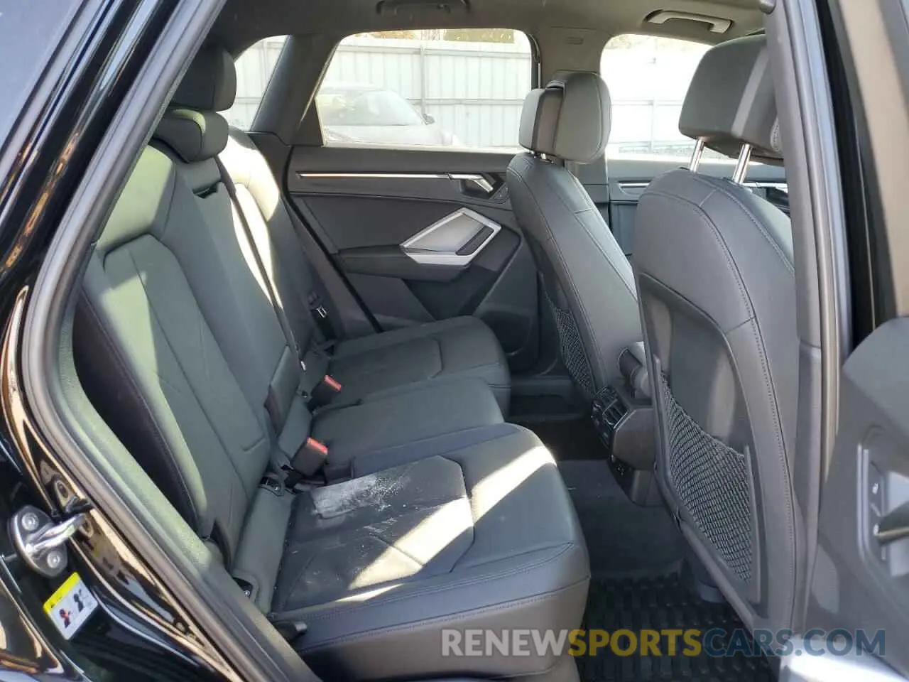 11 Photograph of a damaged car WA1DECF34N1085295 AUDI Q3 2022