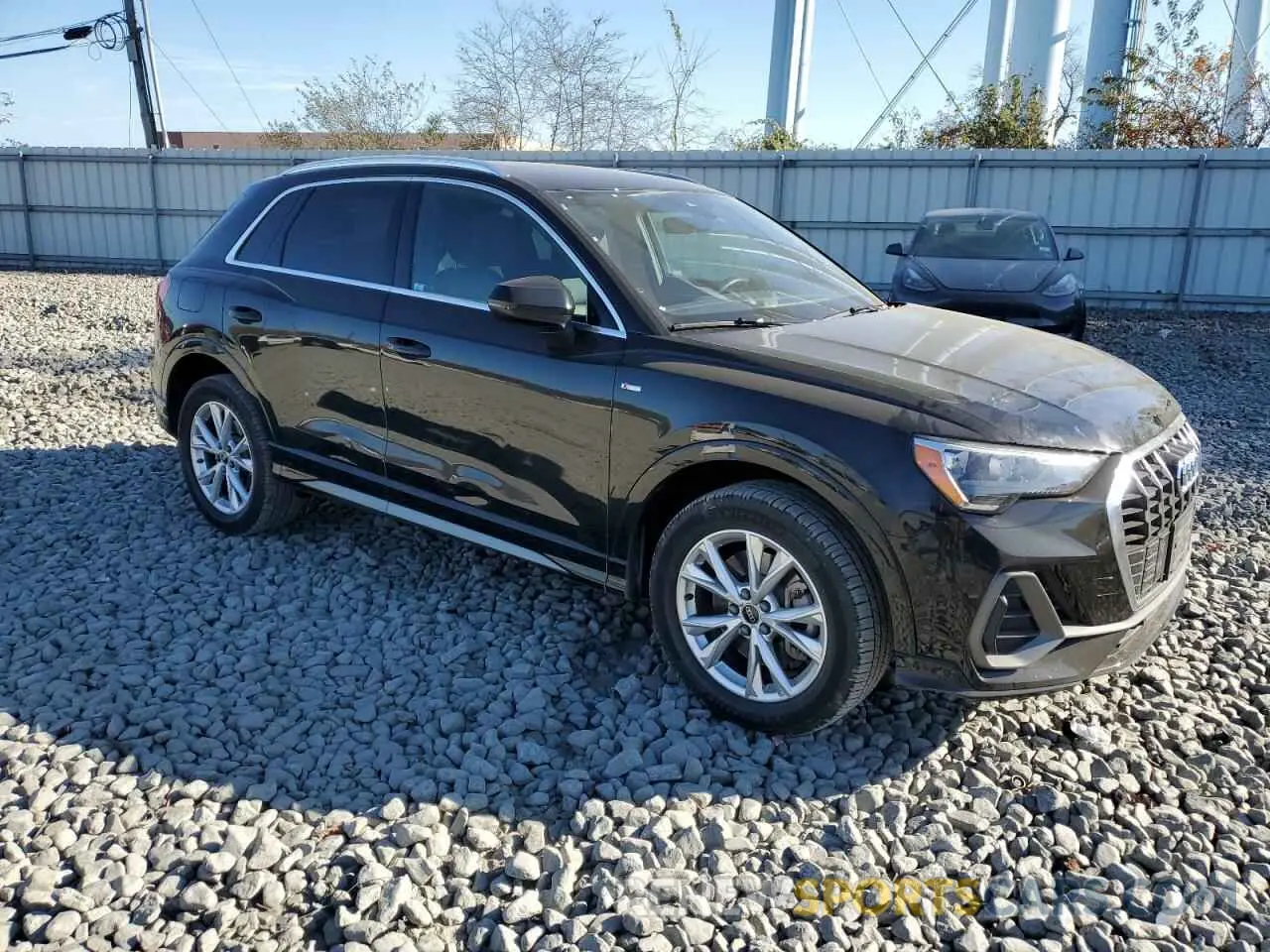 4 Photograph of a damaged car WA1DECF34N1085295 AUDI Q3 2022