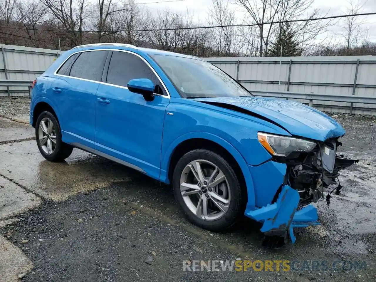 4 Photograph of a damaged car WA1DECF34N1135094 AUDI Q3 2022