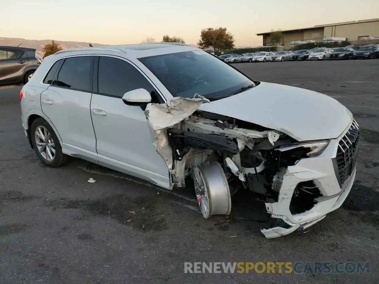 4 Photograph of a damaged car WA1DECF35N1029933 AUDI Q3 2022