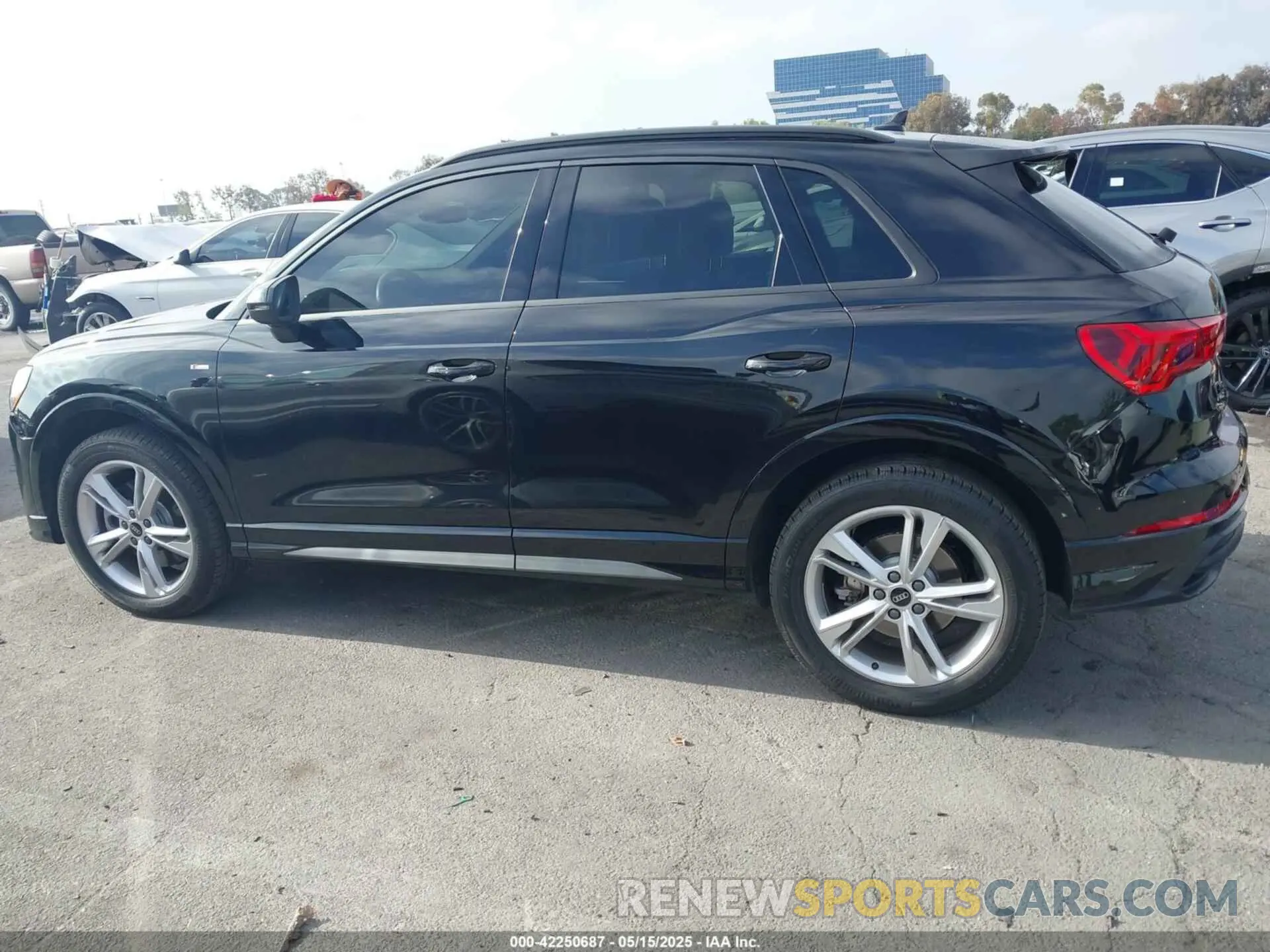 14 Photograph of a damaged car WA1DECF35N1095933 AUDI Q3 2022