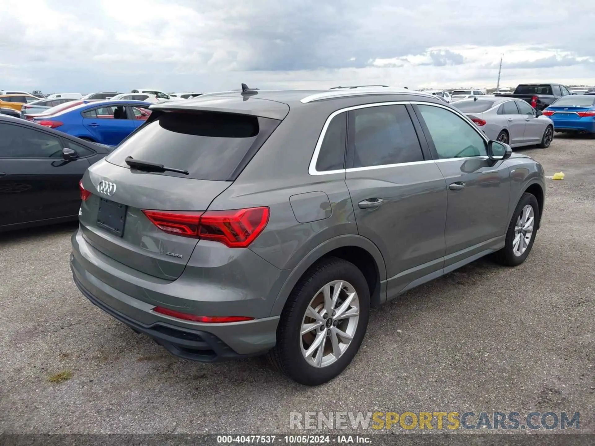4 Photograph of a damaged car WA1DECF35N1119809 AUDI Q3 2022