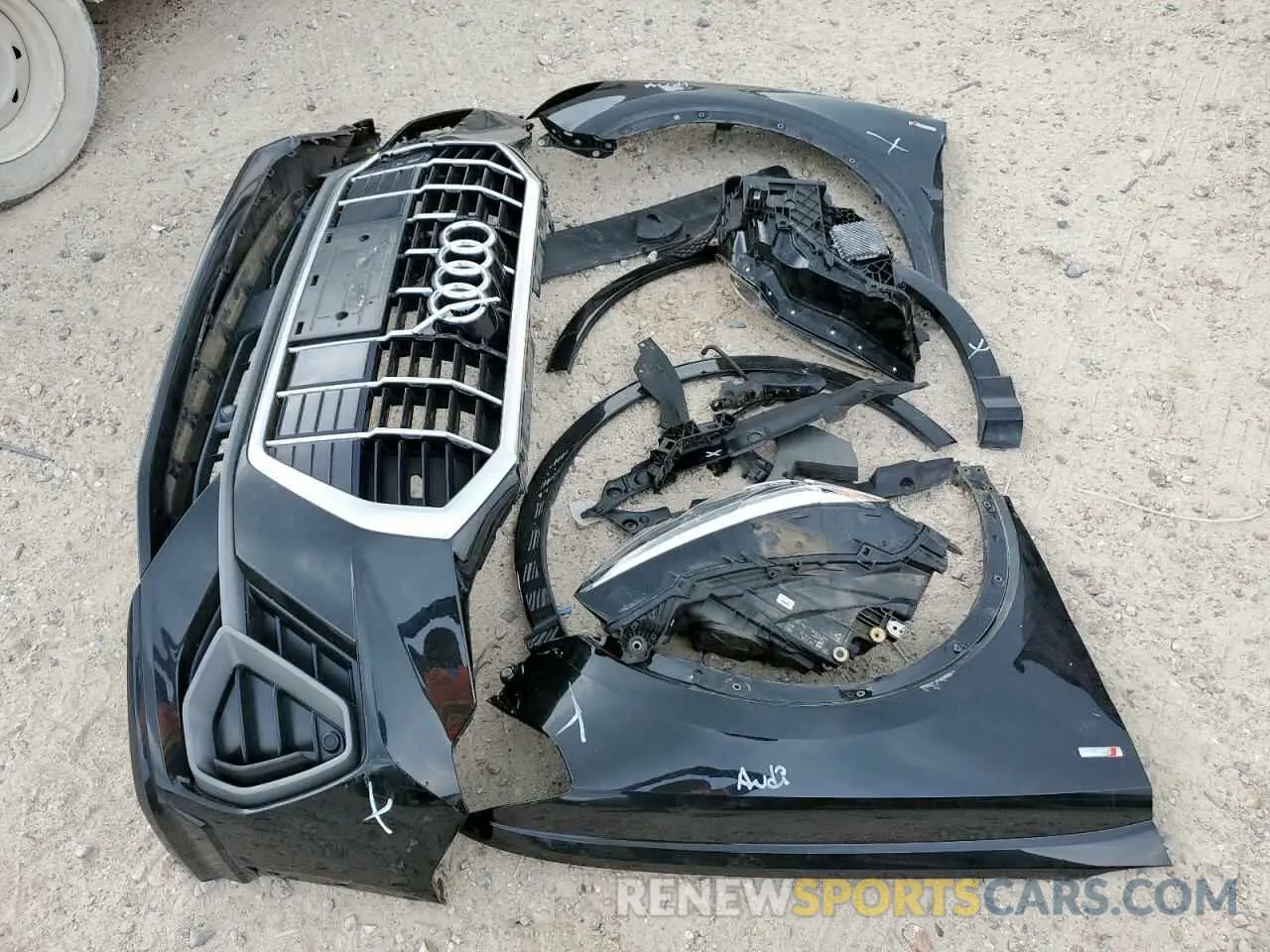 13 Photograph of a damaged car WA1DECF36N1022831 AUDI Q3 2022