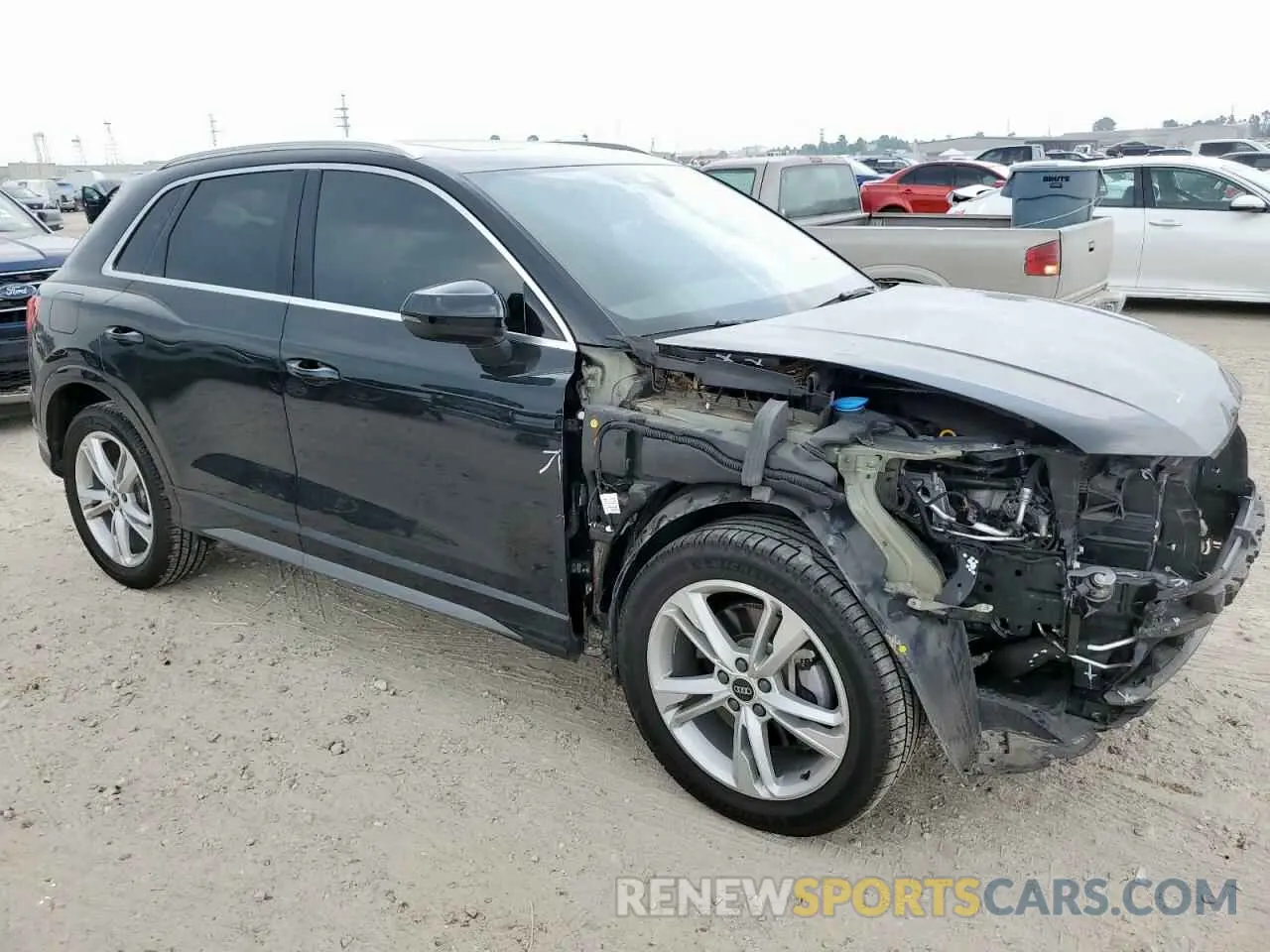 4 Photograph of a damaged car WA1DECF36N1022831 AUDI Q3 2022