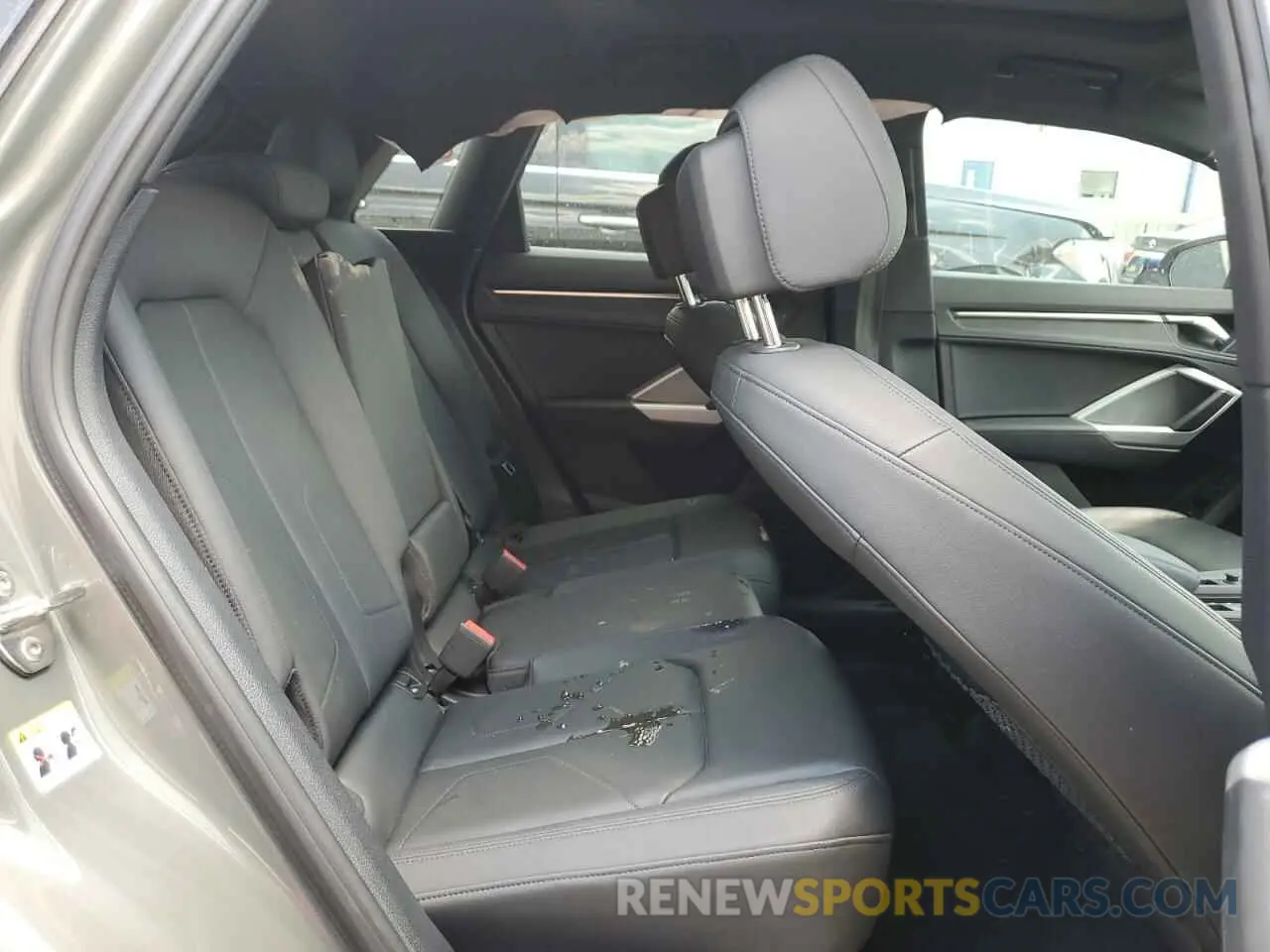 11 Photograph of a damaged car WA1DECF36N1072435 AUDI Q3 2022