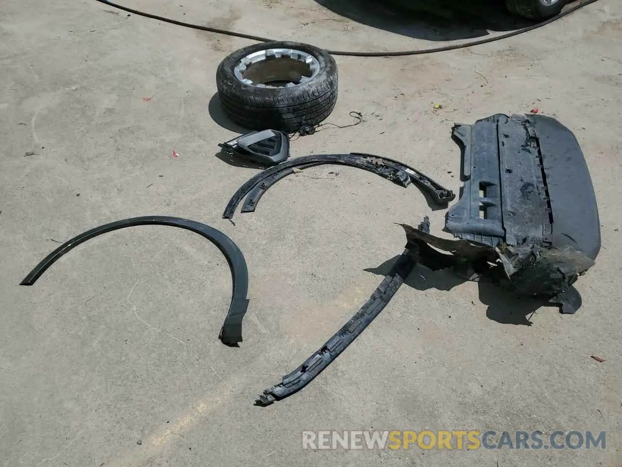 13 Photograph of a damaged car WA1DECF36N1072435 AUDI Q3 2022