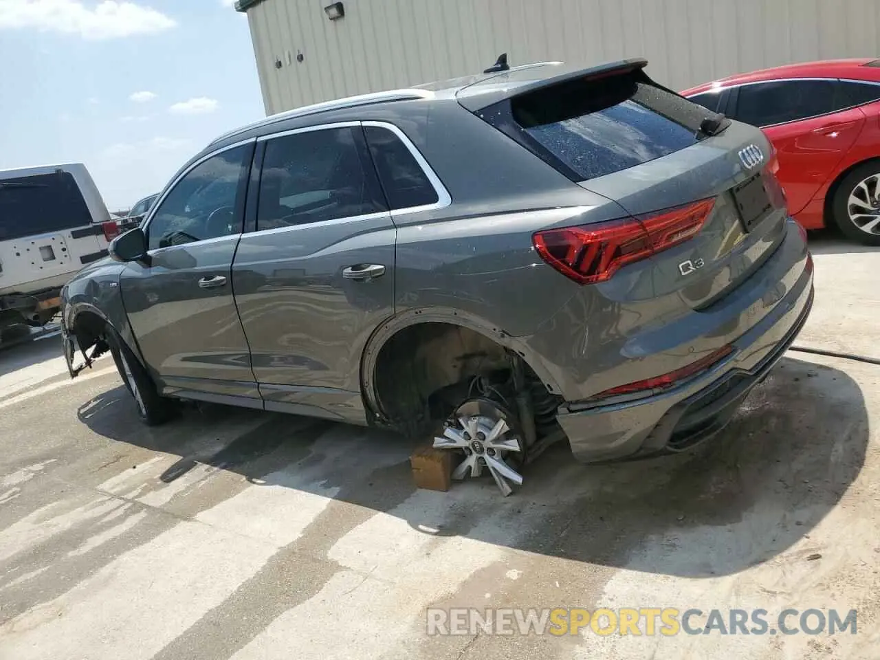 2 Photograph of a damaged car WA1DECF36N1072435 AUDI Q3 2022