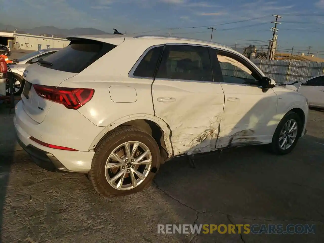 3 Photograph of a damaged car WA1DECF36N1145240 AUDI Q3 2022