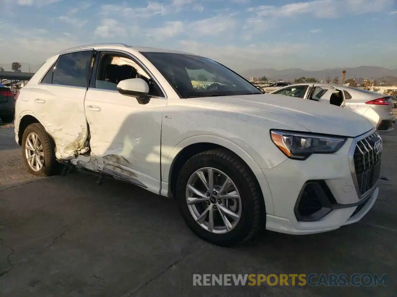 4 Photograph of a damaged car WA1DECF36N1145240 AUDI Q3 2022