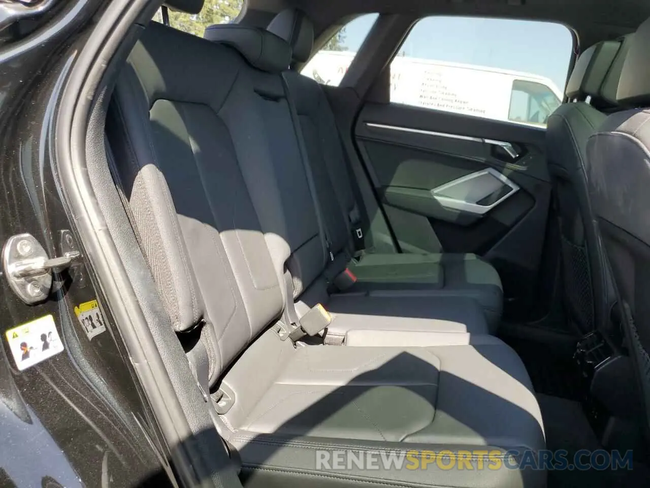 11 Photograph of a damaged car WA1DECF37N1048323 AUDI Q3 2022
