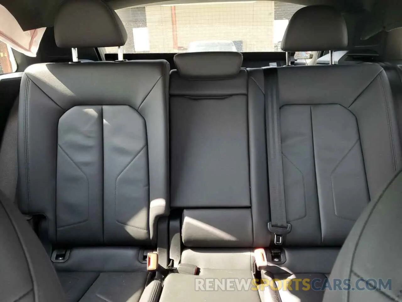 10 Photograph of a damaged car WA1DECF37N1050637 AUDI Q3 2022