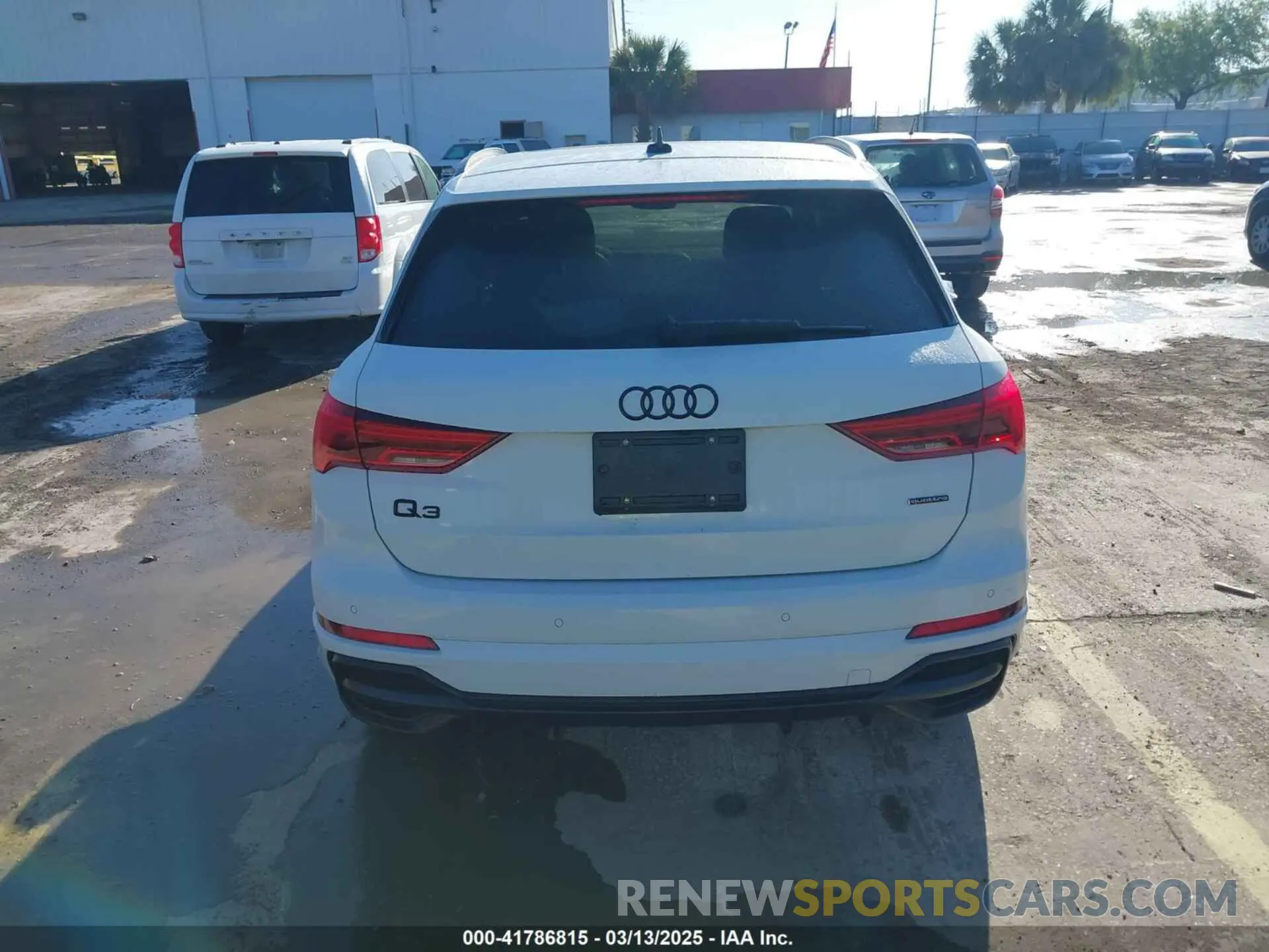 16 Photograph of a damaged car WA1DECF37N1092225 AUDI Q3 2022