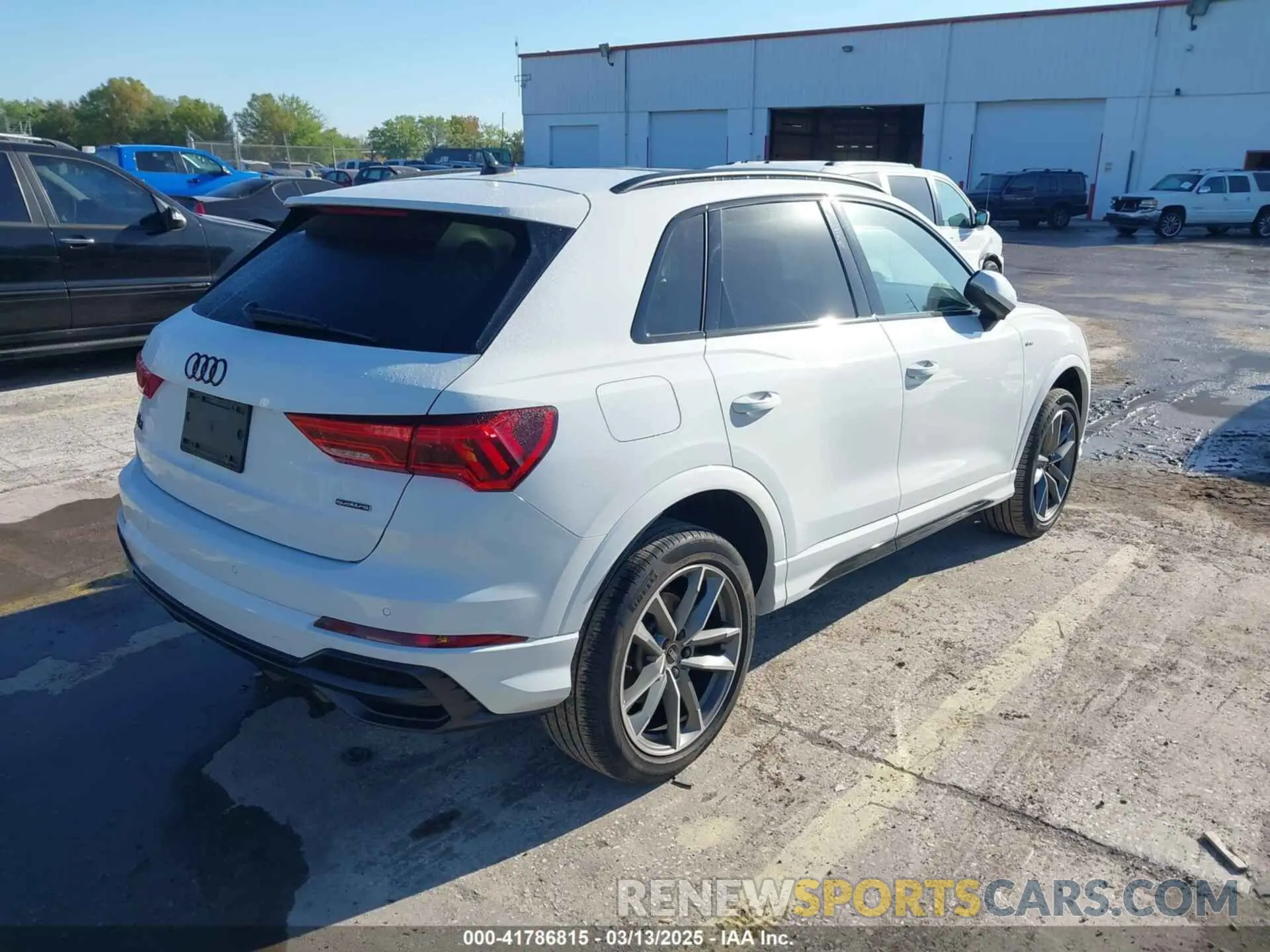 4 Photograph of a damaged car WA1DECF37N1092225 AUDI Q3 2022