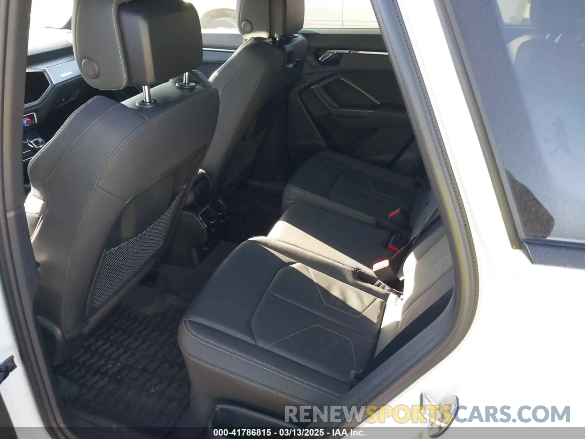 8 Photograph of a damaged car WA1DECF37N1092225 AUDI Q3 2022