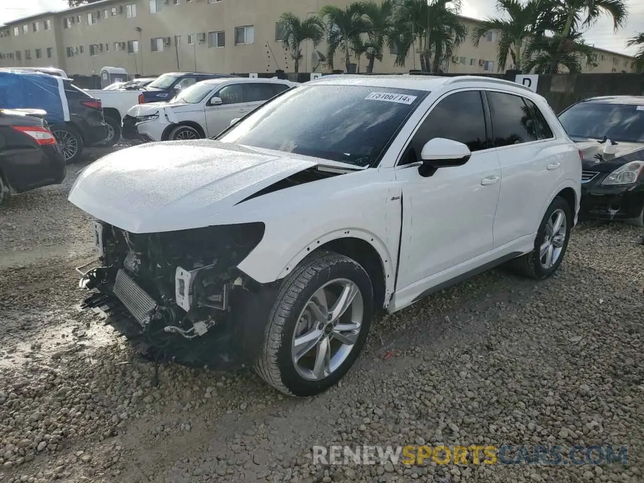 1 Photograph of a damaged car WA1DECF37N1108813 AUDI Q3 2022