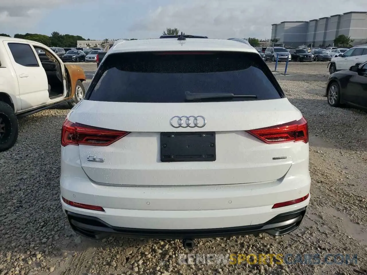 6 Photograph of a damaged car WA1DECF37N1108813 AUDI Q3 2022
