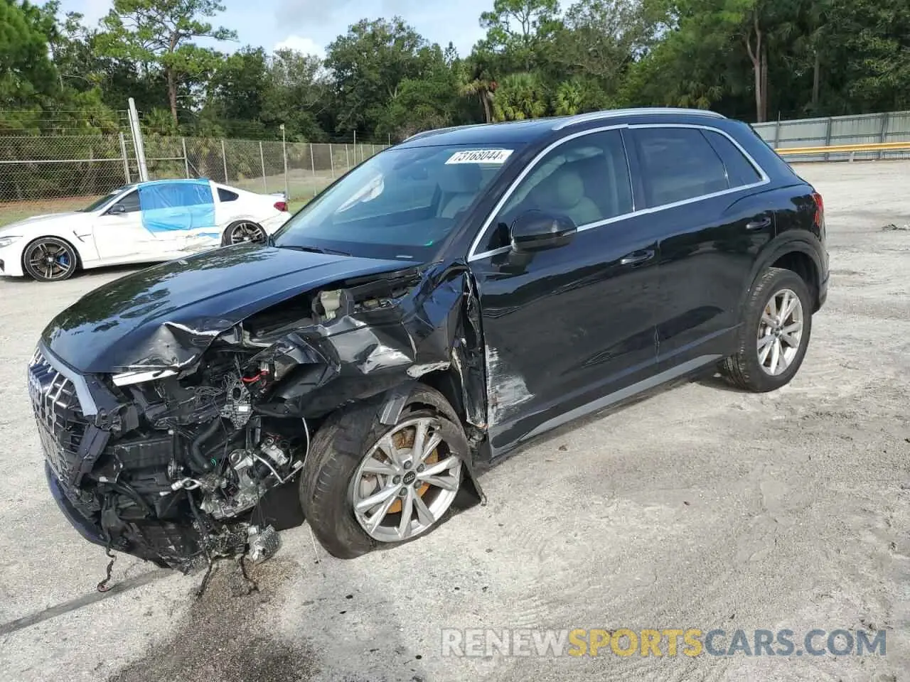 1 Photograph of a damaged car WA1DECF37N1123795 AUDI Q3 2022