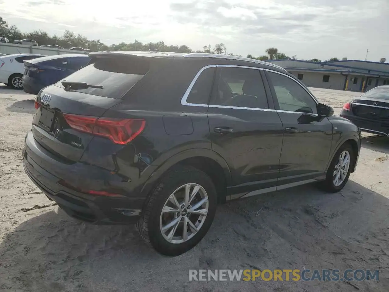 3 Photograph of a damaged car WA1DECF37N1123795 AUDI Q3 2022