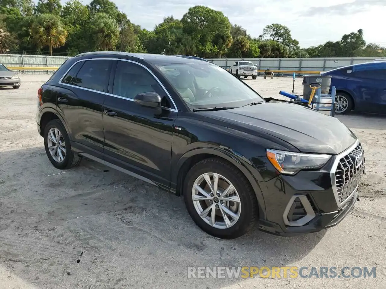4 Photograph of a damaged car WA1DECF37N1123795 AUDI Q3 2022