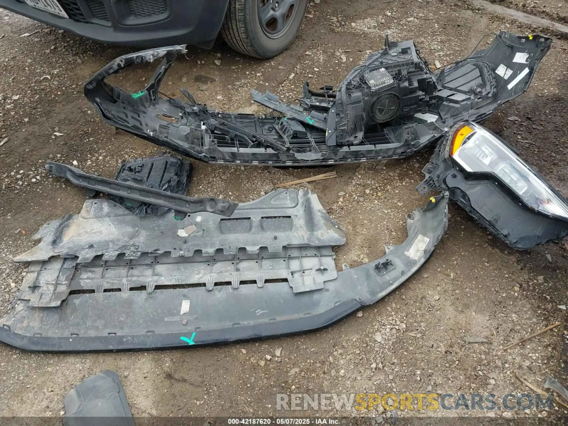 12 Photograph of a damaged car WA1DECF37N1125014 AUDI Q3 2022