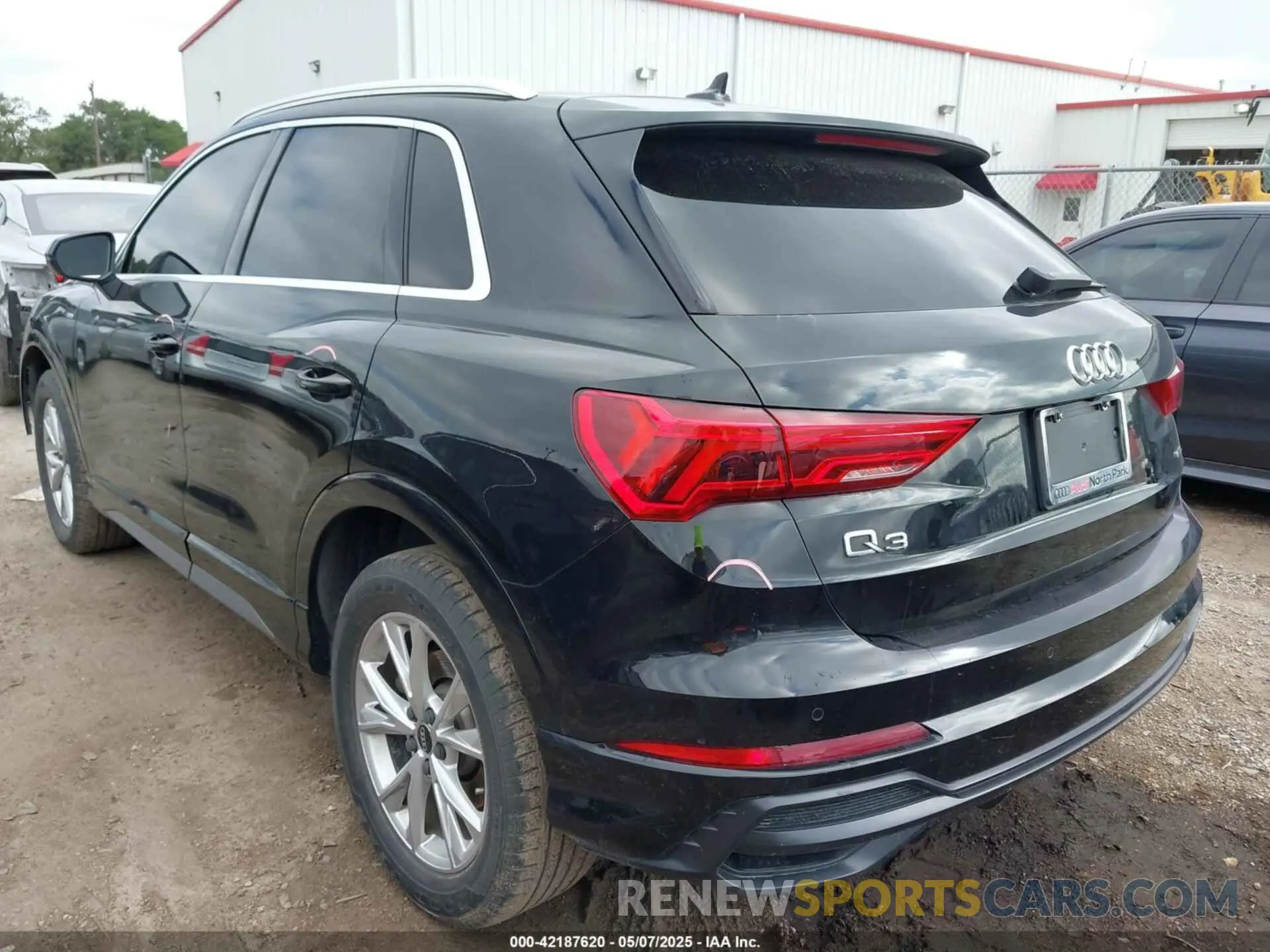 3 Photograph of a damaged car WA1DECF37N1125014 AUDI Q3 2022
