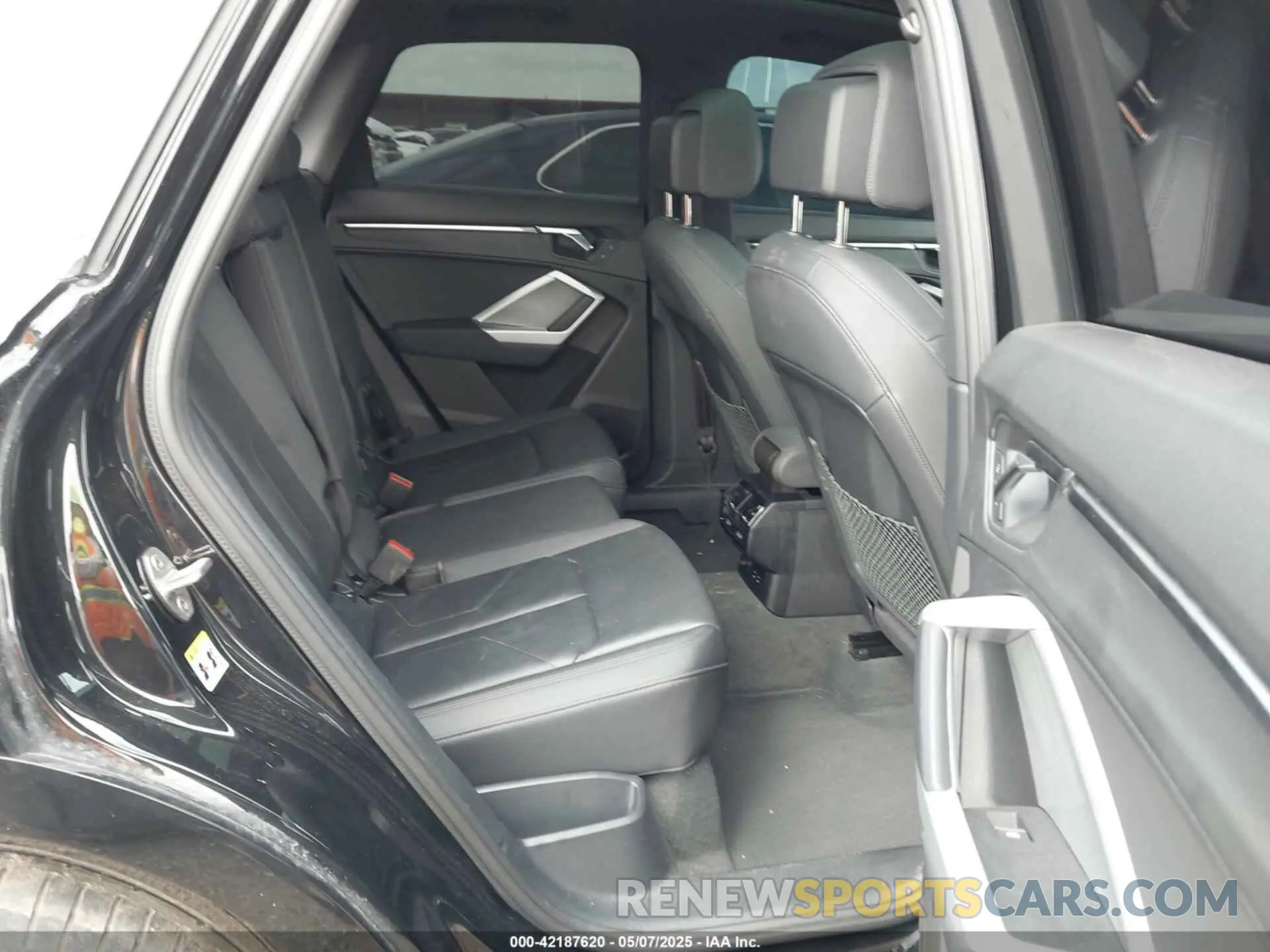 8 Photograph of a damaged car WA1DECF37N1125014 AUDI Q3 2022