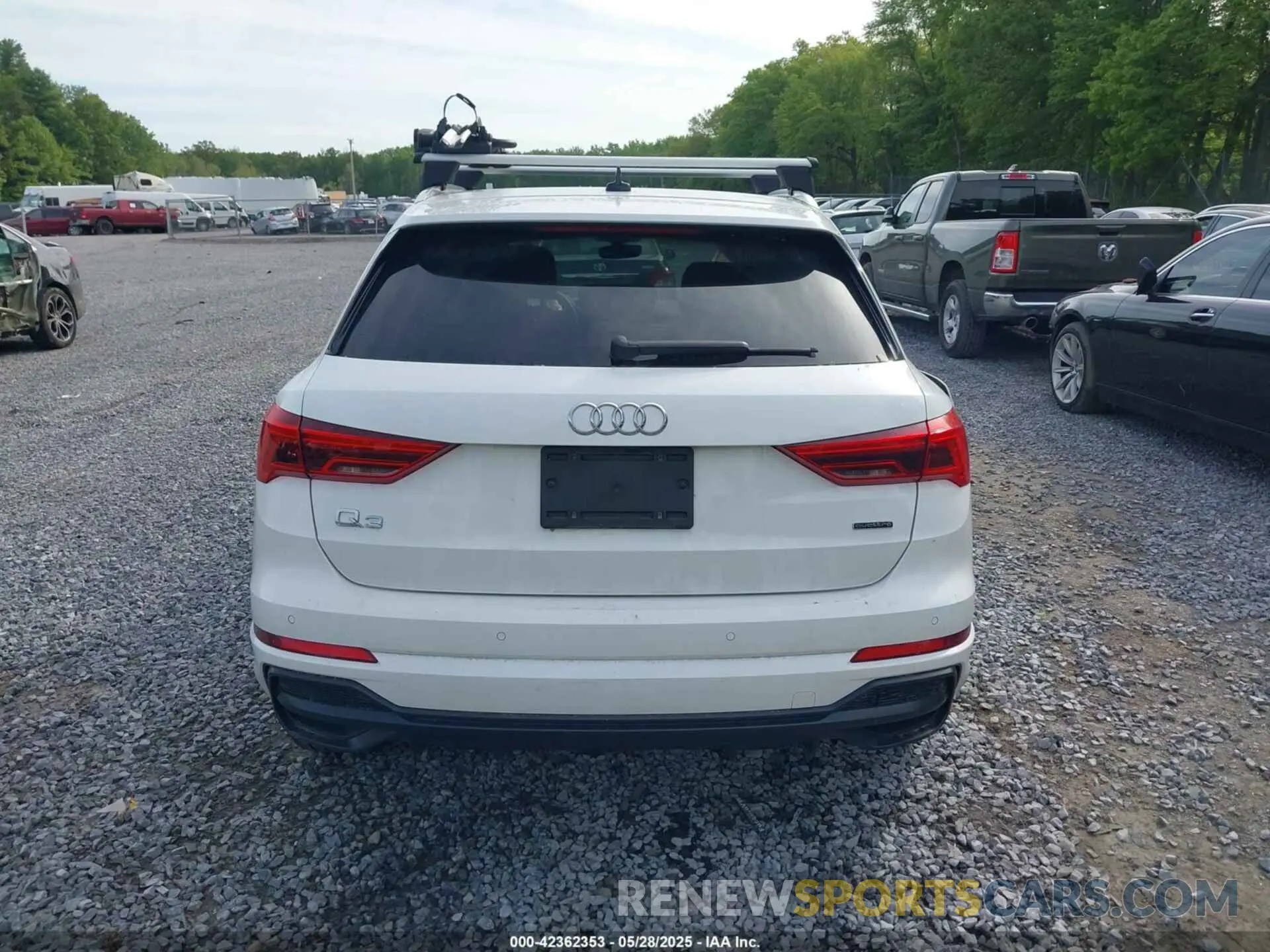 16 Photograph of a damaged car WA1DECF38N1058326 AUDI Q3 2022
