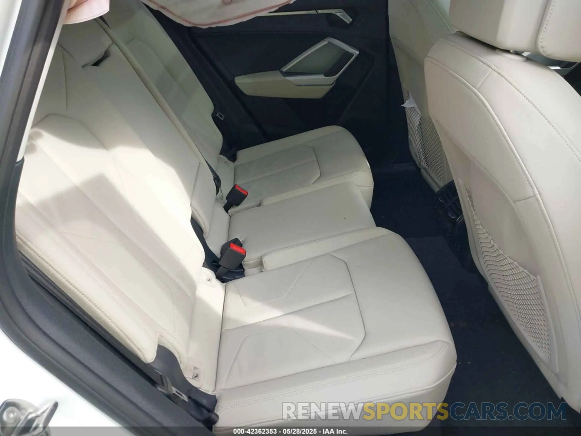 8 Photograph of a damaged car WA1DECF38N1058326 AUDI Q3 2022