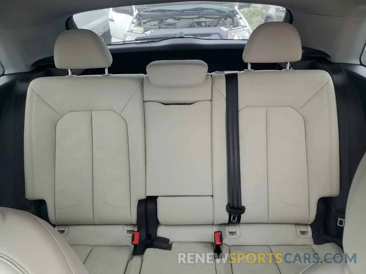 10 Photograph of a damaged car WA1DECF39N1005585 AUDI Q3 2022