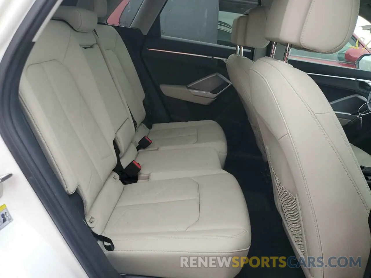 11 Photograph of a damaged car WA1DECF39N1005585 AUDI Q3 2022