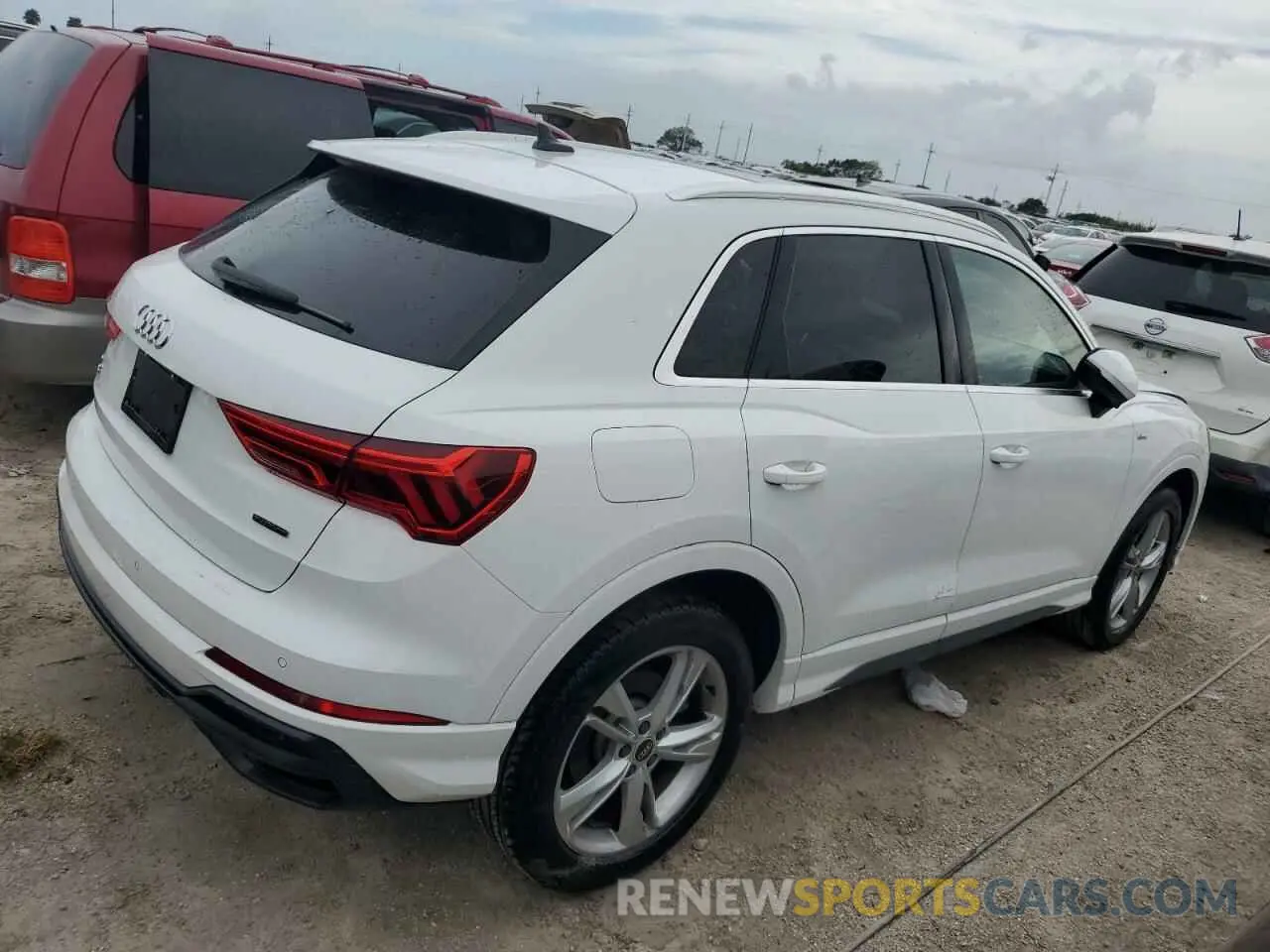 3 Photograph of a damaged car WA1DECF39N1005585 AUDI Q3 2022
