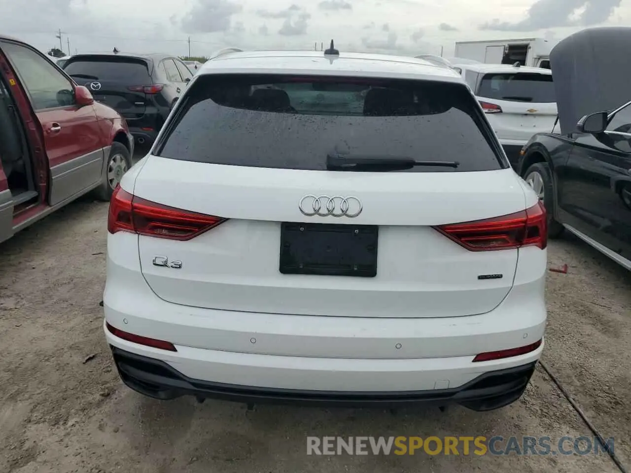 6 Photograph of a damaged car WA1DECF39N1005585 AUDI Q3 2022