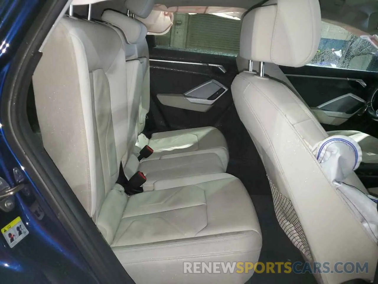 11 Photograph of a damaged car WA1DECF39N1010608 AUDI Q3 2022