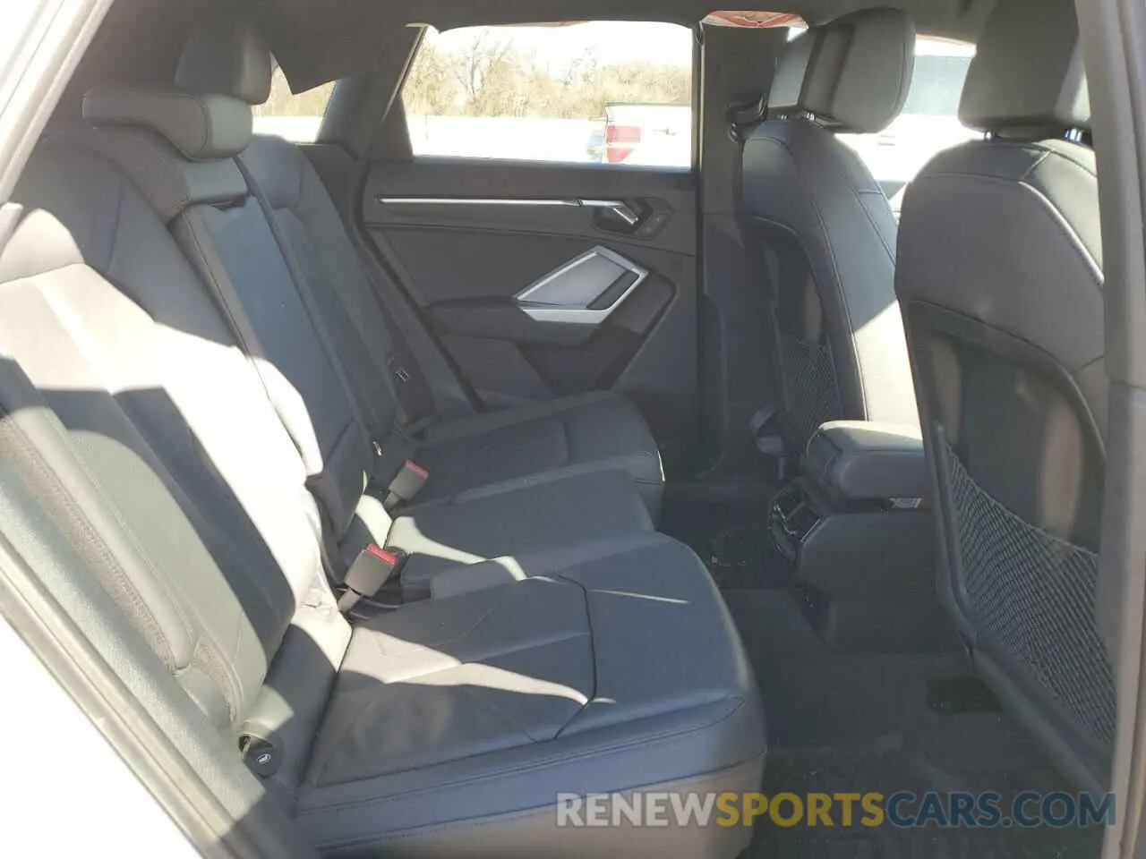 11 Photograph of a damaged car WA1DECF39N1022404 AUDI Q3 2022