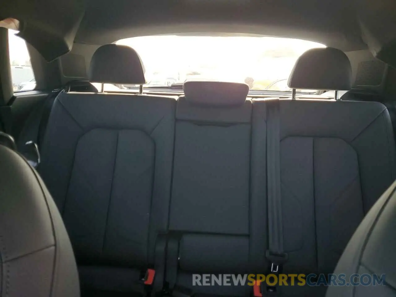10 Photograph of a damaged car WA1DECF39N1072686 AUDI Q3 2022