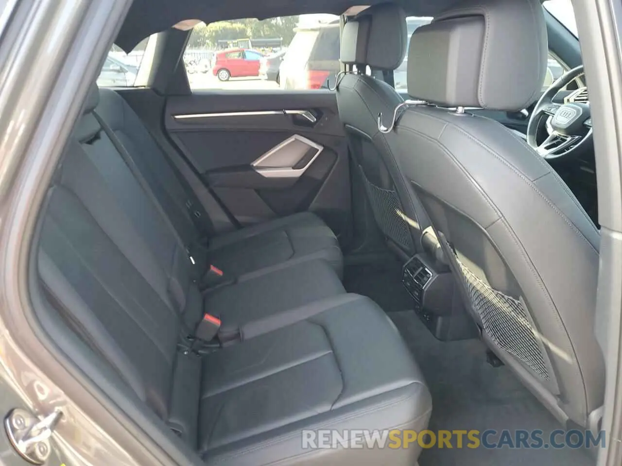 11 Photograph of a damaged car WA1DECF39N1072686 AUDI Q3 2022