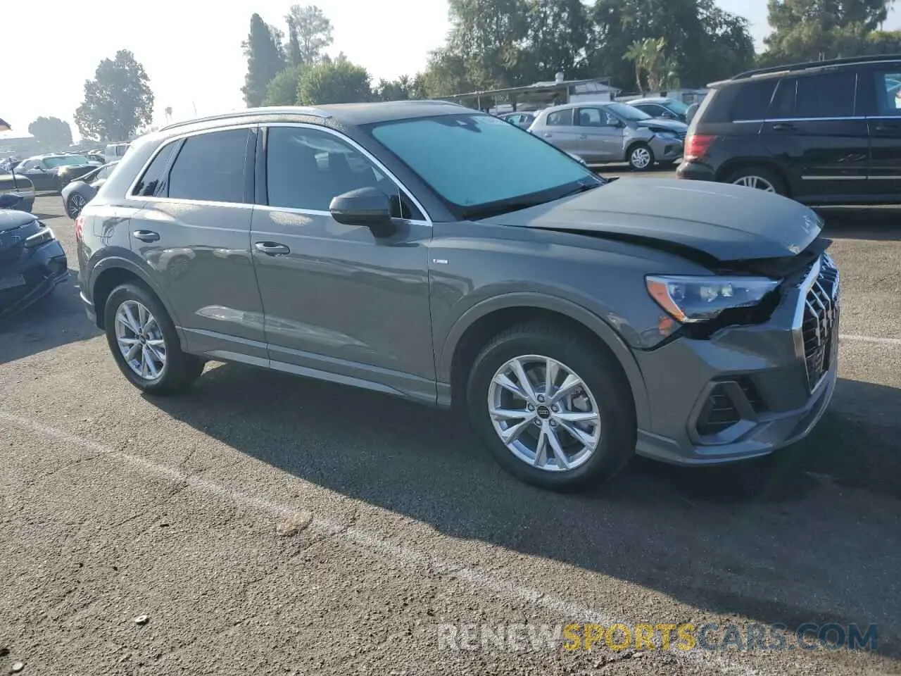 4 Photograph of a damaged car WA1DECF39N1072686 AUDI Q3 2022