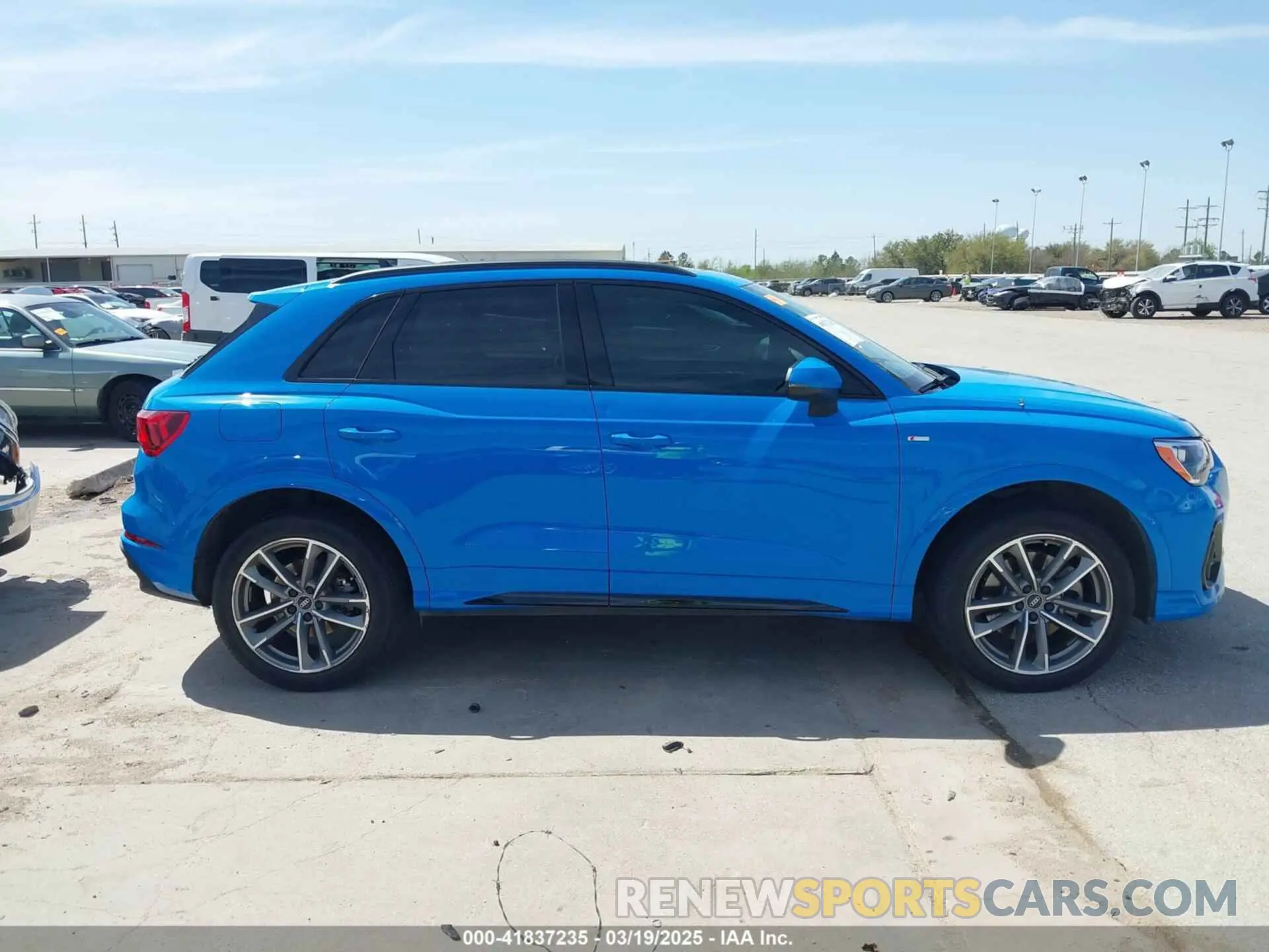 13 Photograph of a damaged car WA1DECF3XN1007622 AUDI Q3 2022