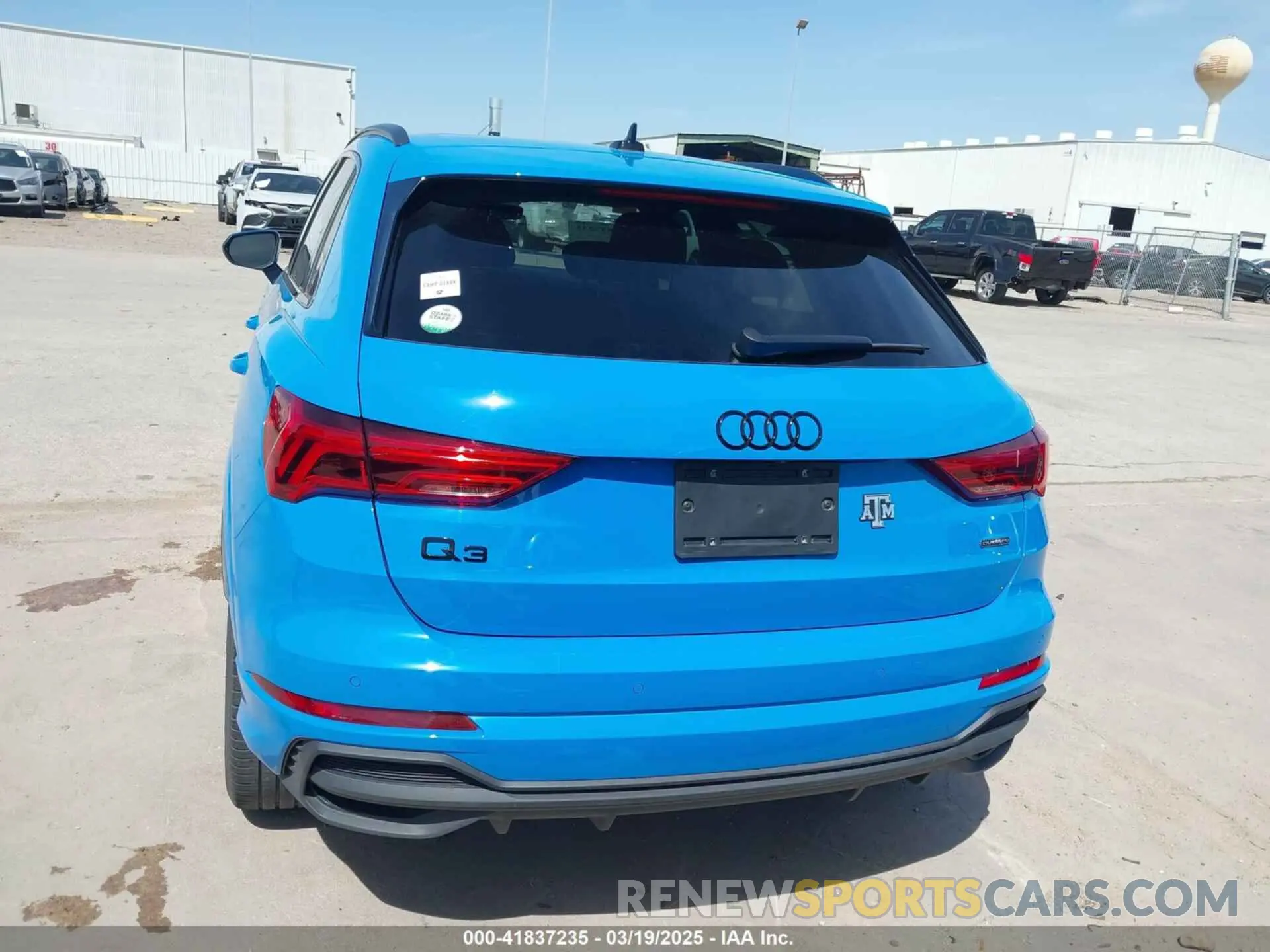 16 Photograph of a damaged car WA1DECF3XN1007622 AUDI Q3 2022