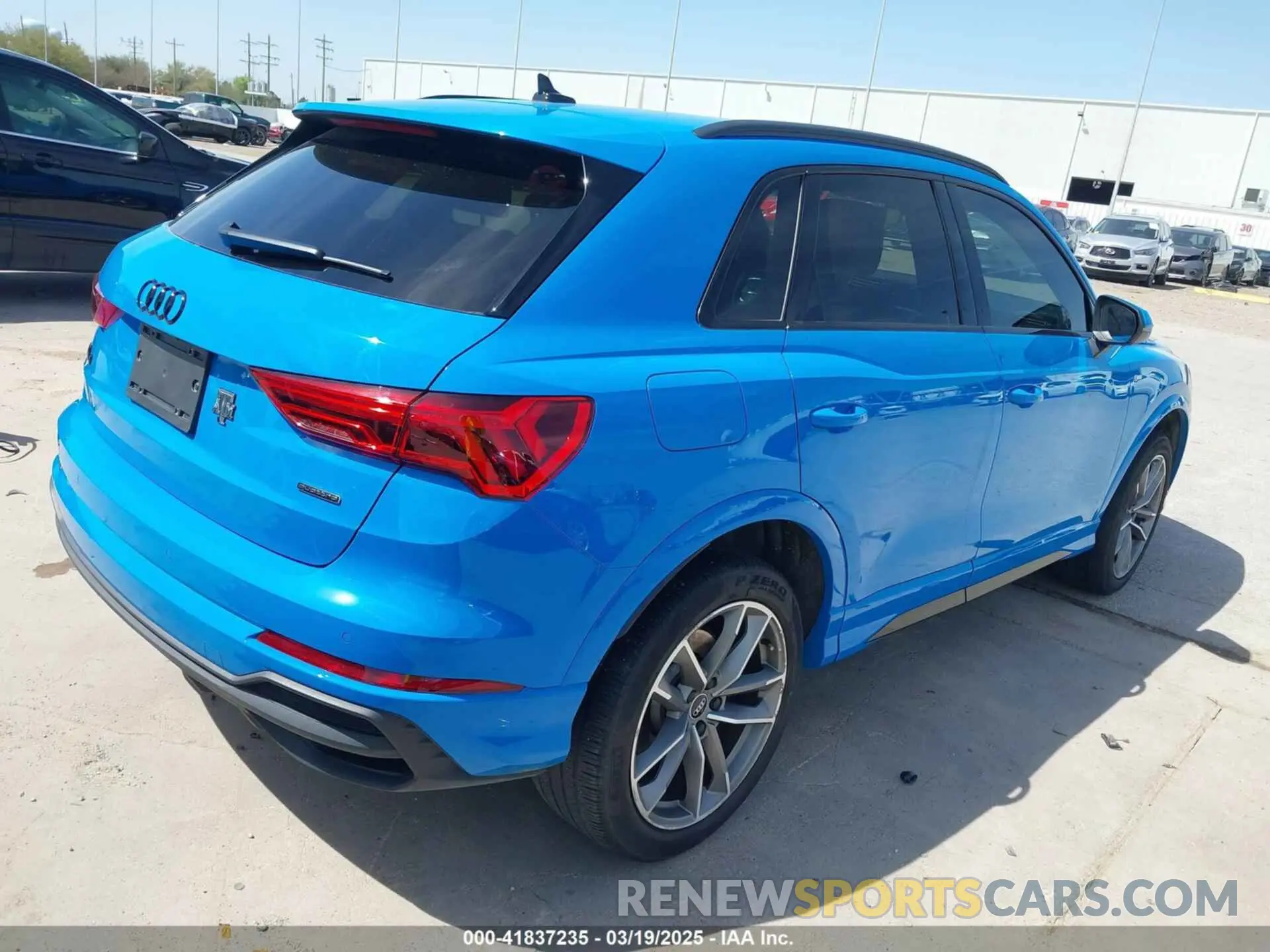 4 Photograph of a damaged car WA1DECF3XN1007622 AUDI Q3 2022