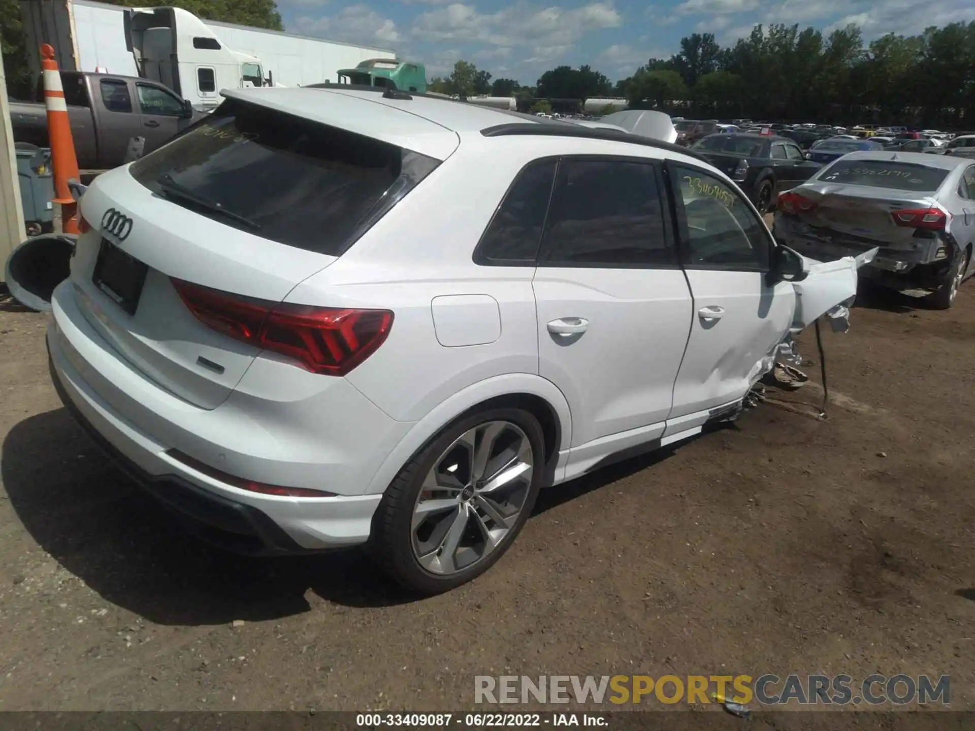 4 Photograph of a damaged car WA1EECF30N1008430 AUDI Q3 2022