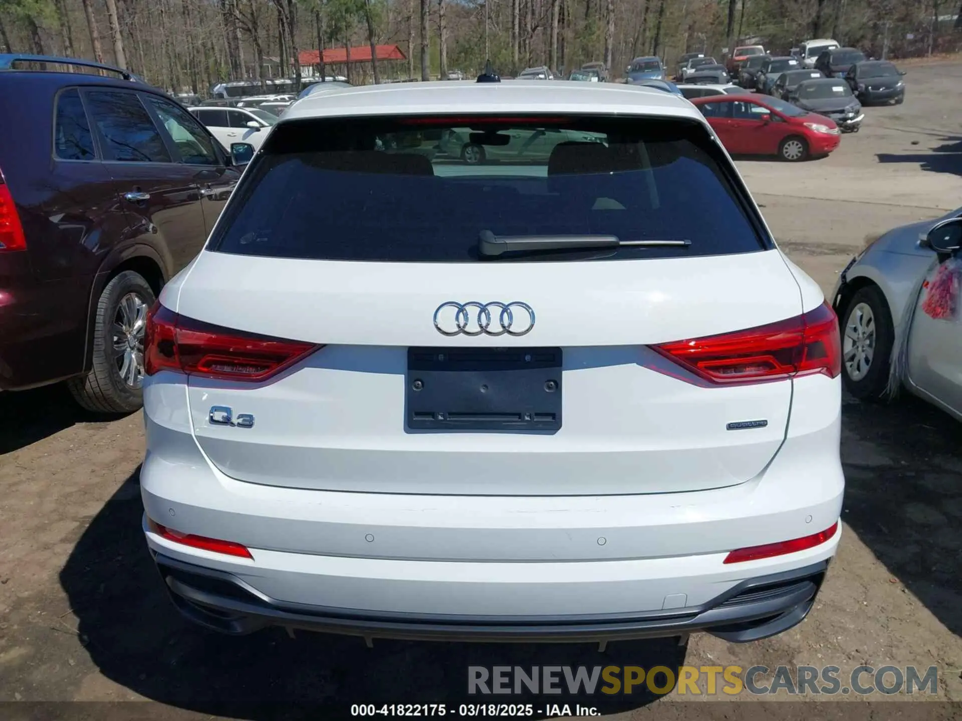 16 Photograph of a damaged car WA1EECF30N1126400 AUDI Q3 2022