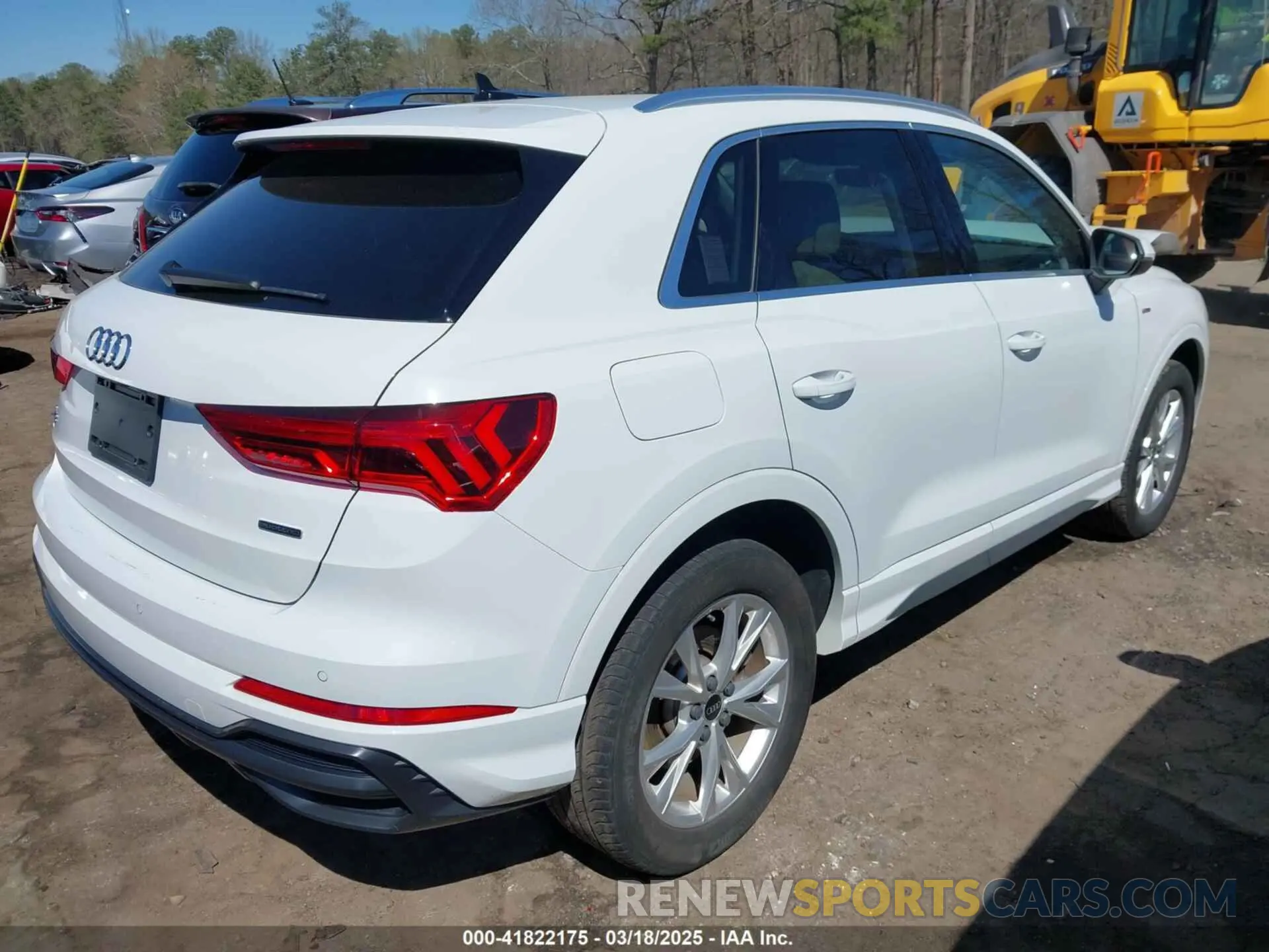 4 Photograph of a damaged car WA1EECF30N1126400 AUDI Q3 2022