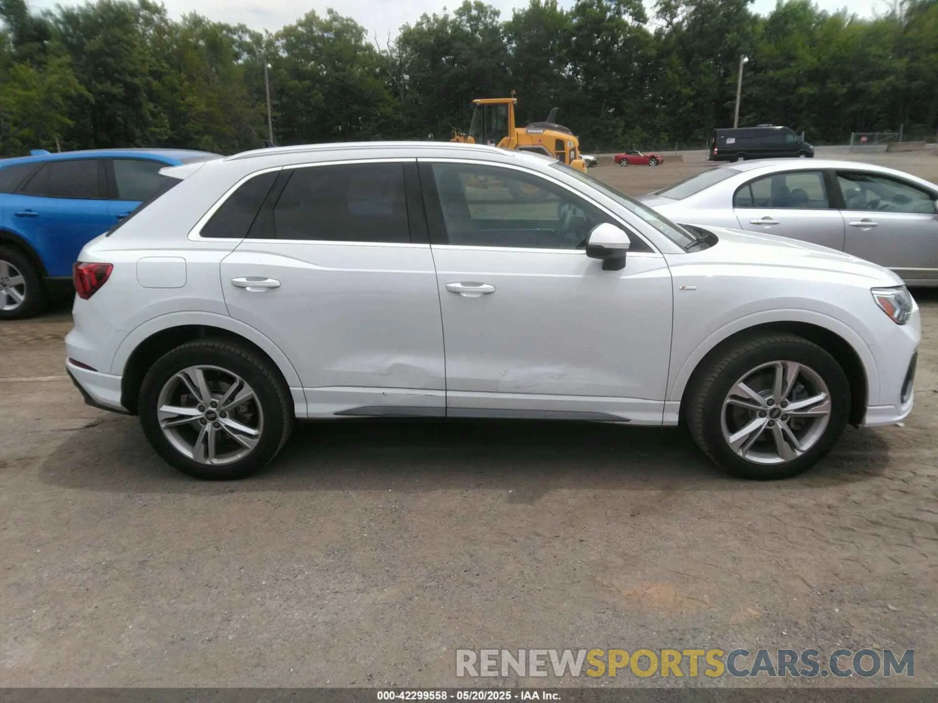 13 Photograph of a damaged car WA1EECF31N1045258 AUDI Q3 2022