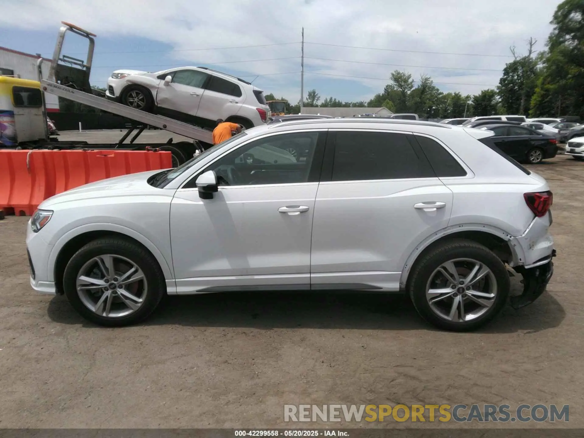 14 Photograph of a damaged car WA1EECF31N1045258 AUDI Q3 2022