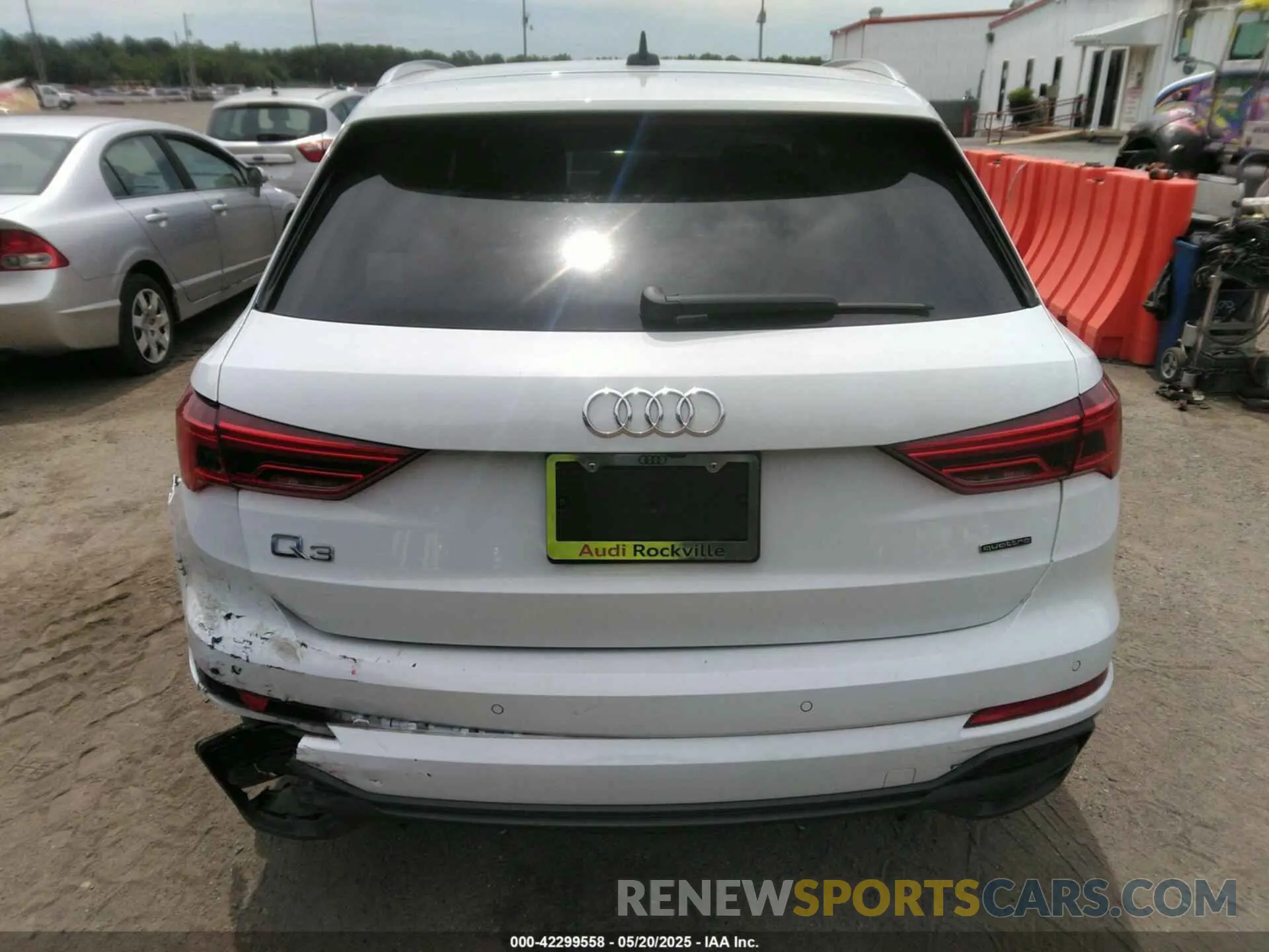 16 Photograph of a damaged car WA1EECF31N1045258 AUDI Q3 2022