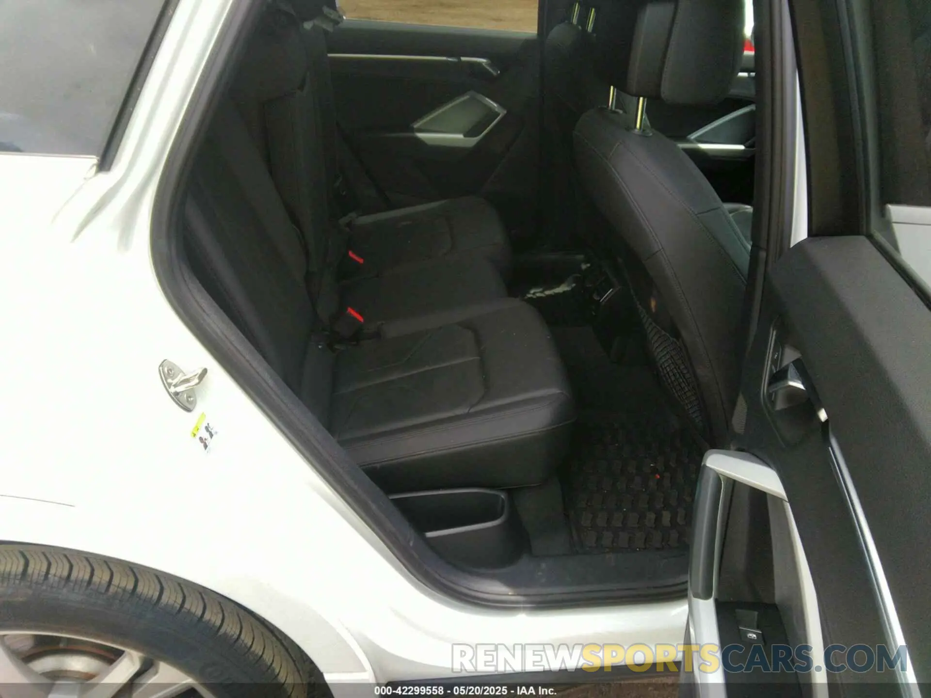 8 Photograph of a damaged car WA1EECF31N1045258 AUDI Q3 2022