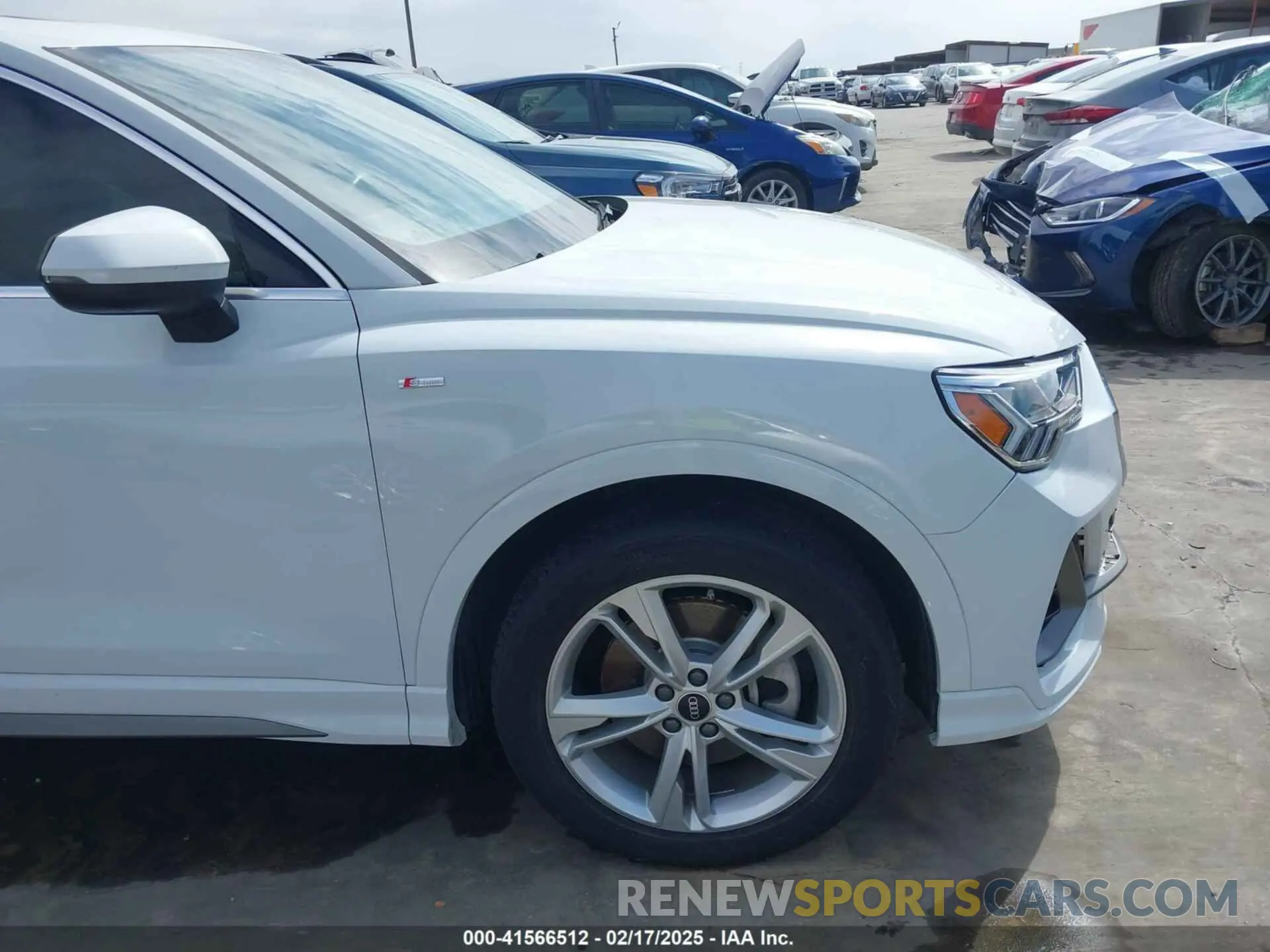 18 Photograph of a damaged car WA1EECF31N1071519 AUDI Q3 2022