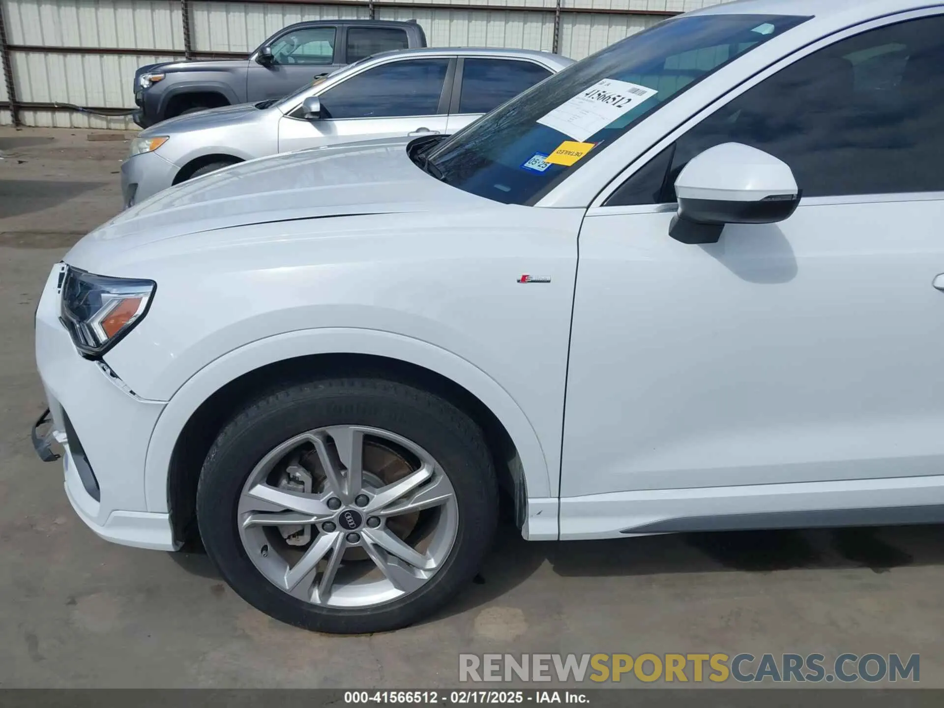 19 Photograph of a damaged car WA1EECF31N1071519 AUDI Q3 2022